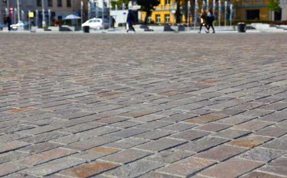 jakie są wady i zalety kostki granitowej