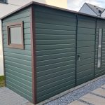 ciemnozielony domek ogrodowy 4x1,5m