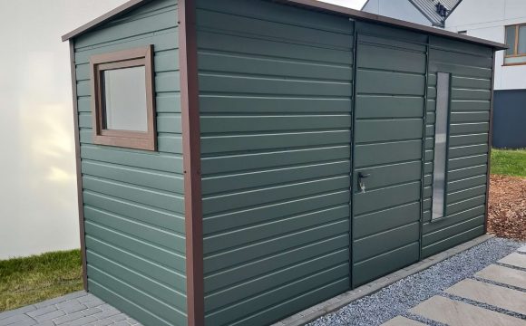 ciemnozielony domek ogrodowy 4x1,5m